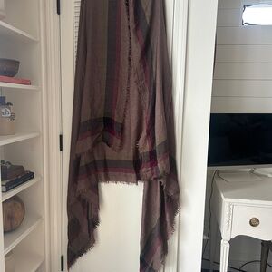 Elegant Plaid Scarf in Brown and Red